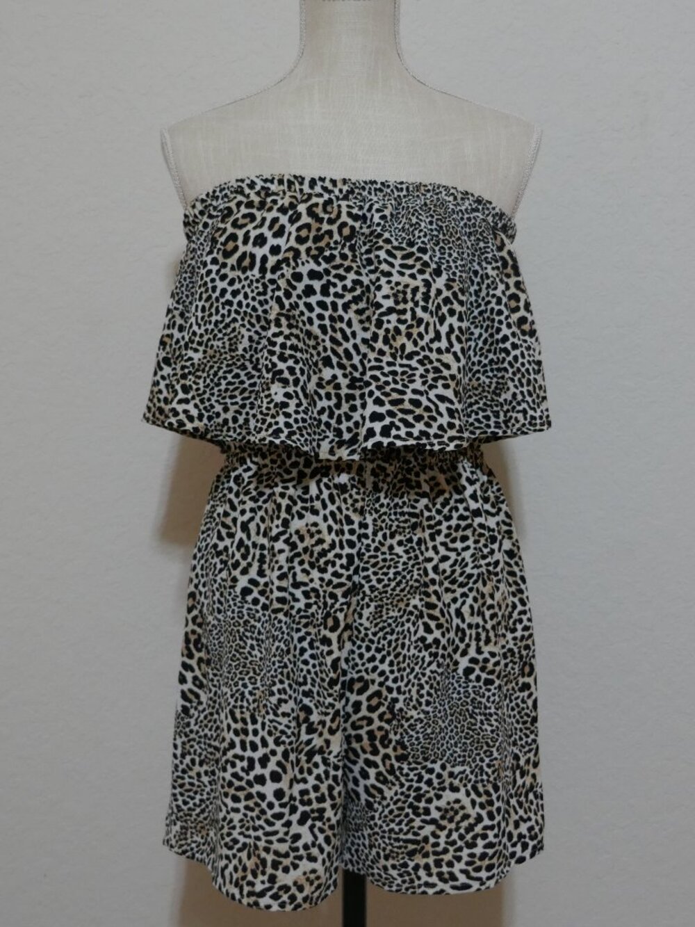 Jolie & Joy Women’s Leopard Animal Print Strapless Ruffles Romper Large